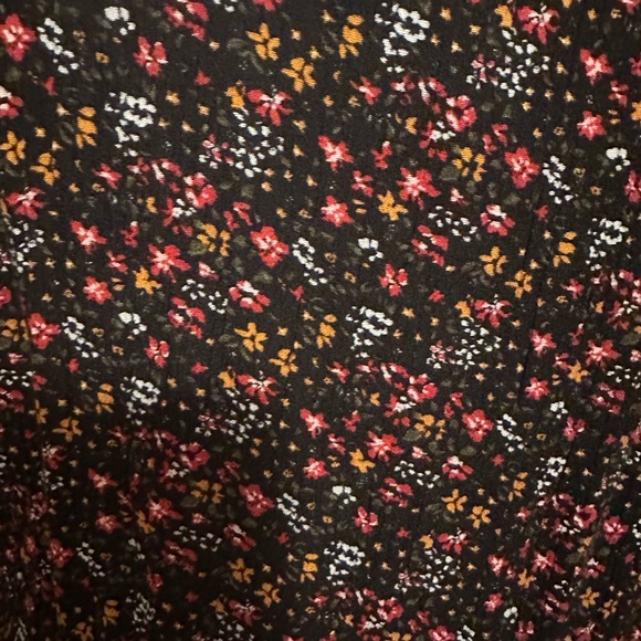 Paper Crane Black Floral Smocked Blouse - Picture 7 of 8